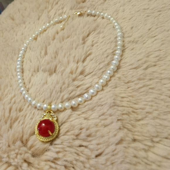 Pearl necklace with red agate pendant. - Picture 5 of 6